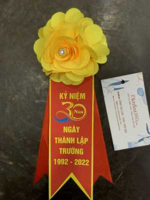 Hoa cài áo đại biểu đẹp và sang trọng