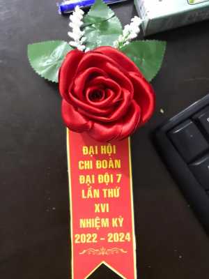 Hoa lụa cài áo